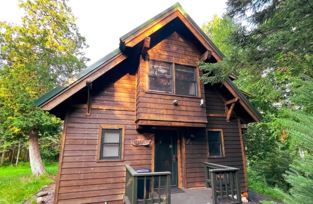 Northwoods Cabin - private beach access