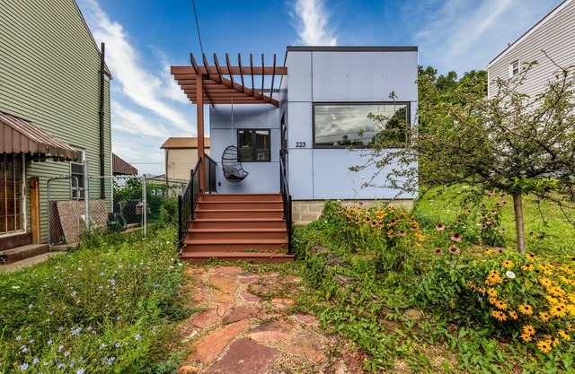 Not so tiny house with full kitchen & patio swing