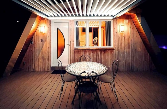 Nouveau chalet romantique à la montagne avec jacuzzi et sauna privatif