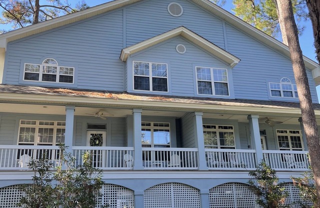 Now Booking 2026! Family Friendly Across From Islanders Beach Park!