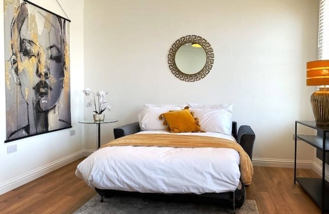 Number 5, 8 Clifton Terrace