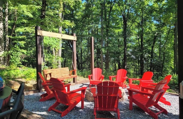 Nuthouse - Pickle Ball, Firepit, mountain views