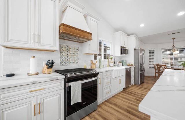 NW Gem! Modern 4BR Home:Cozy Elegance, Near Parks, Dining & Easy Freeway Accessn