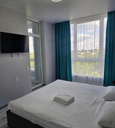 Nyvky Like Home - Файна Таун із сезонним басейном - Кв 149