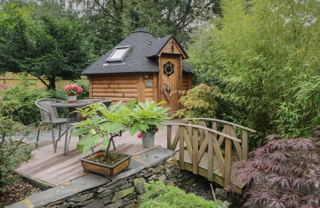 OAK, pet friendly, character holiday cottage in Newby Bridge