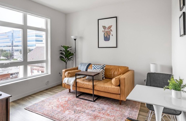 Oakland 1BR with Modern Furnishings Near BART