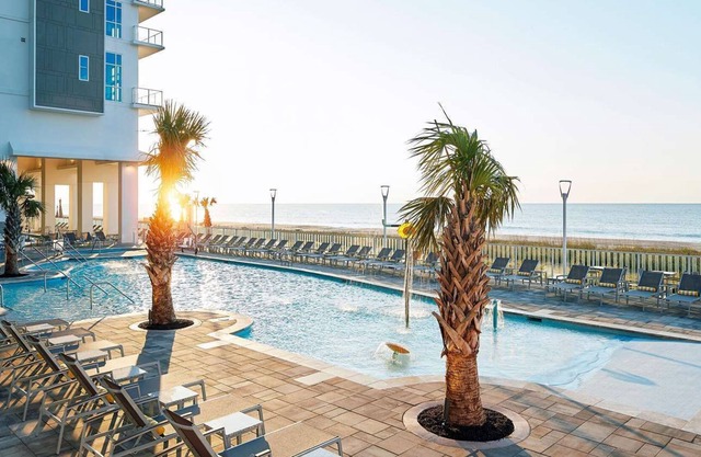 Ocean Enclave - Luxury on the boardwalk, large balcony, ocean views, and Pier 14