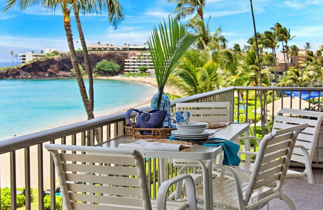 Ocean Frnt steps from beach, dining, shopping 402