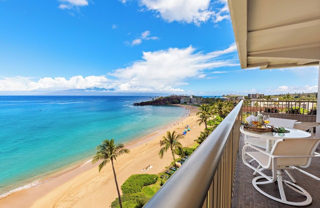 Ocean Frnt steps from beach, dining, shopping 902