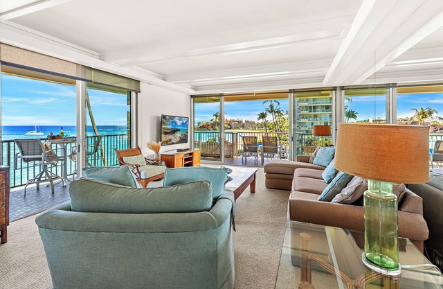 Ocean Frnt steps from beach, dining, shopping 452