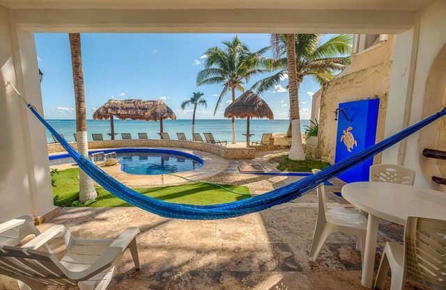 OCEAN FRONT! 2 bed/2 bath*GROUND FLOOR* a/c* MAID!