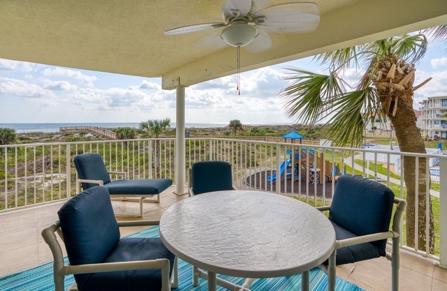 Ocean Front Condo with 3 bedrooms 2 bathrooms 2203