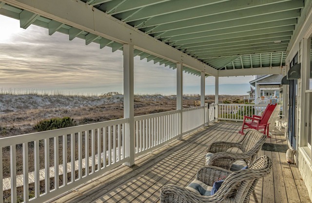 Ocean front home, access to both clubs and large porches! Breaking Point