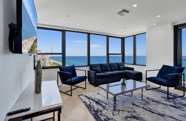 Ocean Front Penthouse 2BD/2 Balconies PH-2