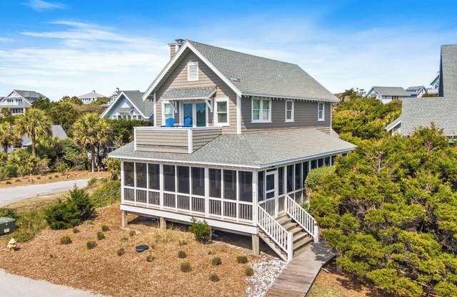 Ocean Front Sleeps 6 Steps to Beach Renovated to New 5 Star Home BHI Club