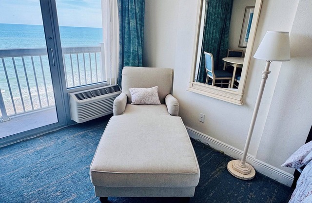 Ocean Front Studio with Amazing Views!