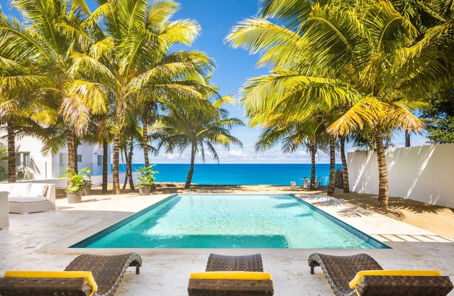 Ocean Front Villa with spectacular views!