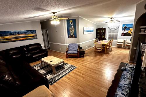 Ocean Lakes 4 bedroom Cottage that sleeps 10