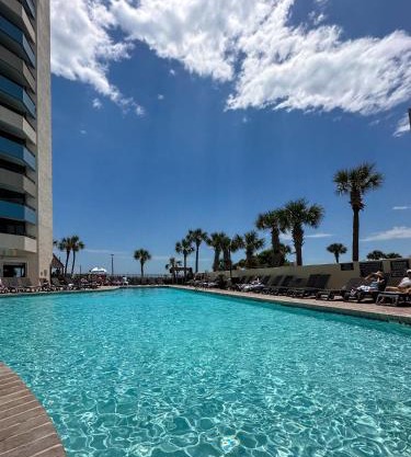 OCEAN REEF RESORT - 4 Bedroom - Luxury Beachfront Unit