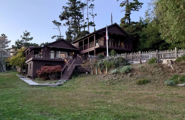 Ocean & River View EVC Hot & Cold Tubs Outdoor Shower Walk to Town Dog Friendly