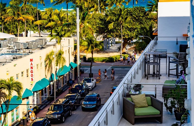 Ocean View 2 Bedroom 3 Bath South Beach Penthouse Steps To The Beach!