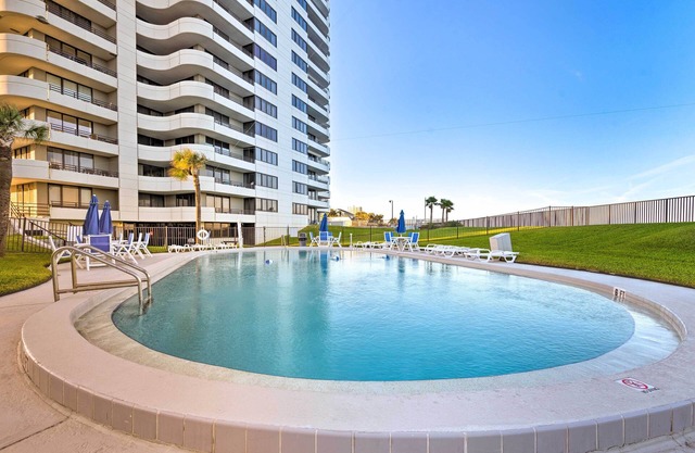 Ocean-View Balcony: Daytona Beach Family Getaway!