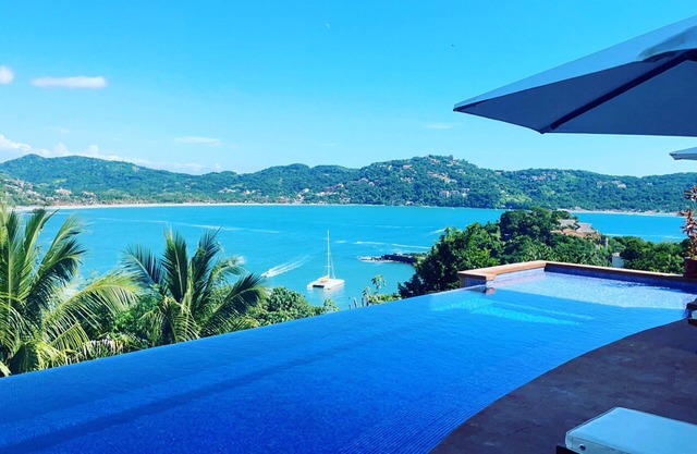 Ocean View Condo, Infinity Pool!