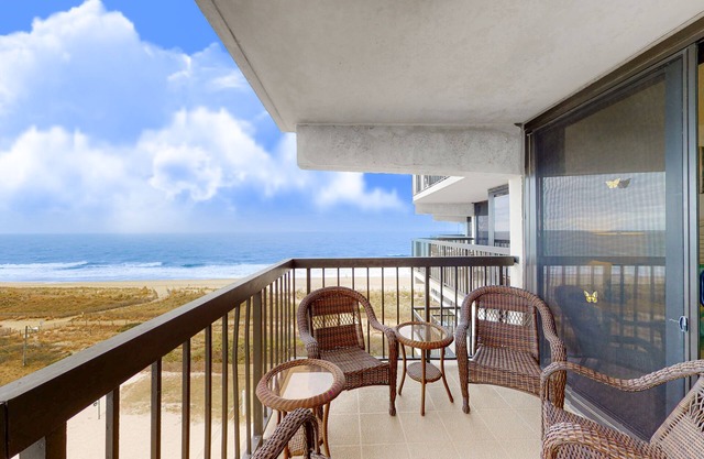 Ocean-view condo with balcony, washer/dryer, pools, saunas, gym & tennis