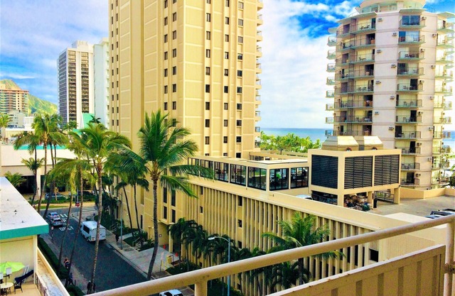 Ocean View half block from Waikiki Beach!