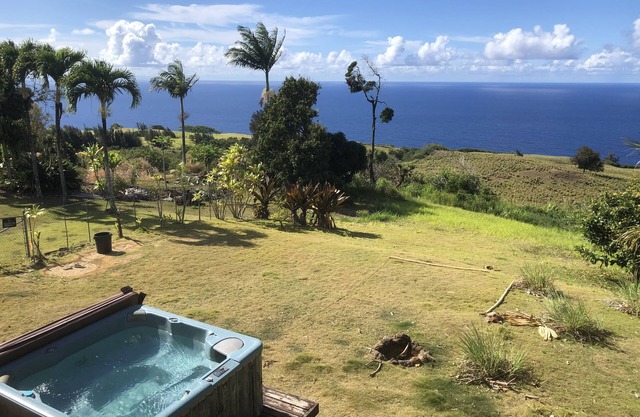 Ocean View, Hot Tub, minutes from Waipio Valley