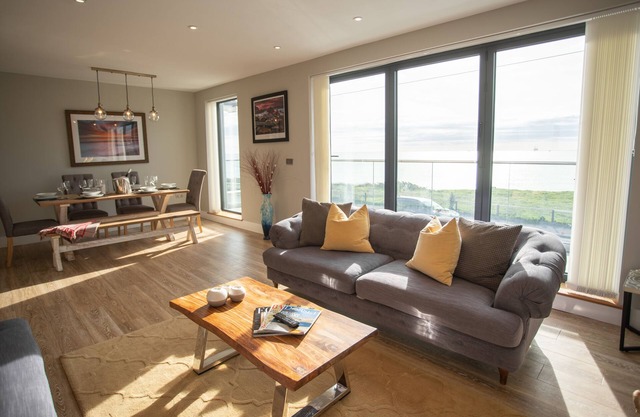 Ocean View House with Jacuzzi