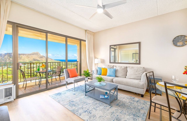 Ocean View Oasis with Free Parking: A Waikiki Gem!