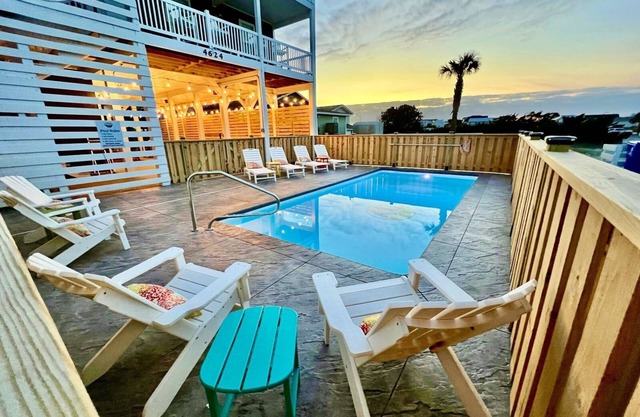 Ocean View/Pool/Dog Friendly/Elevator/Center of Town/1PM Check-In/East Beachn