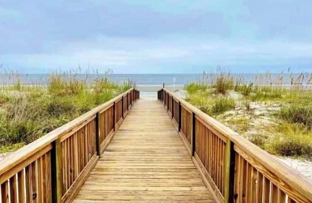 Ocean View! Steps to the beach! Remodeled HHBT Condo! 🏖️