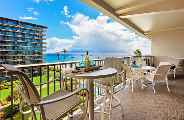 Ocean View steps from beach, dining, shopping 611