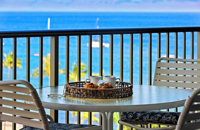 Ocean View steps from beach, dining, shopping 1069