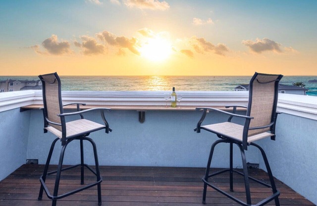 Ocean View & Steps to Beach - Miramar Home - Roof Deck, Coastal Trail, Restaurants, Activities