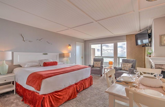 Ocean View Studio with Full Kitchen and King Bed