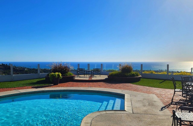 Ocean View 4 Bedroom Home with Private, Heated Pool & Jacuzzi with Firepit & BBQ