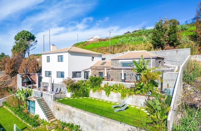 Ocean views: 3-bed villa with terraces & Hot-Tub