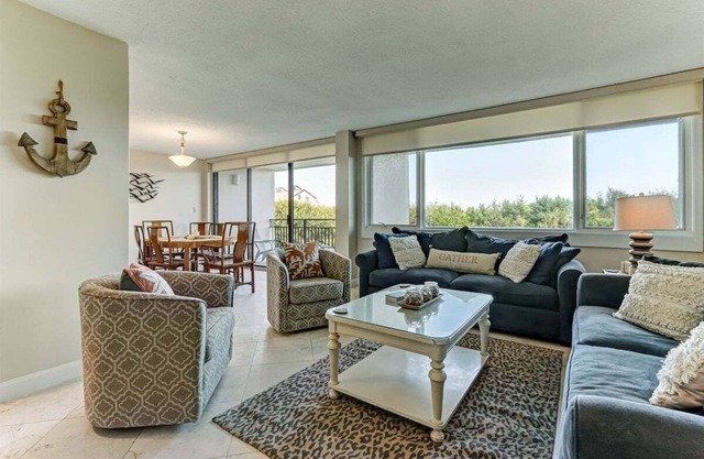 Ocean Views at this Pet-Friendly Paradise