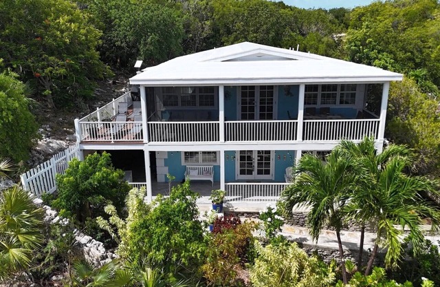 Ocean Views - Comfy family home sleeps up to 10 - WOW