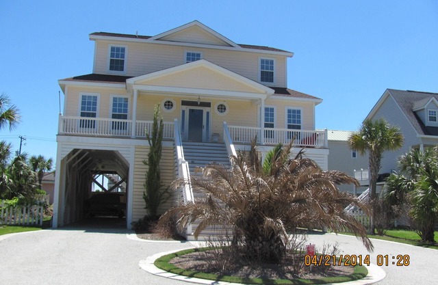 Ocean Views from Expansive, Family home. Fireplace, ELEVATOR, 6 br, 5 baths!