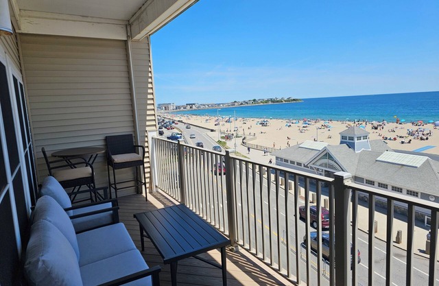 Oceanfront 2 bed/2 bath, 1200 square feet!