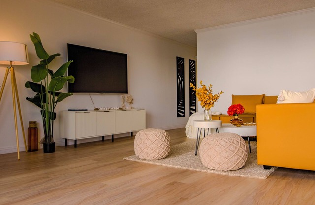 Oceanfront 2 Bed 2 Bath, 2 Parking Spots, Lovely View