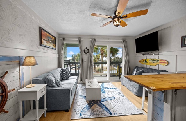 Oceanfront 2nd Floor Condo! Community Pool & Fishing Pier! In the Heart of IOP!