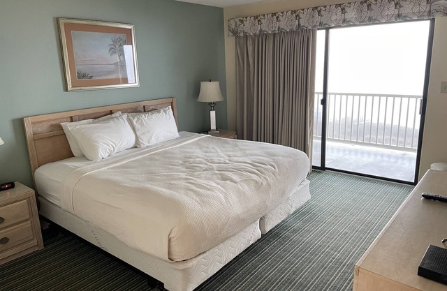 Oceanfront, 3 bdrms for Memorial Day Week!