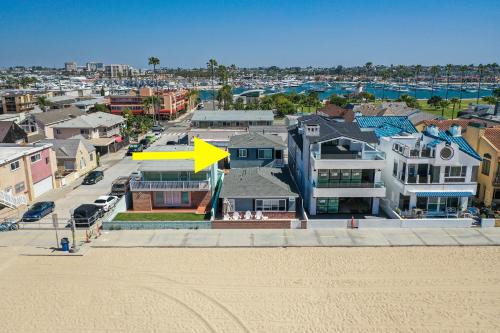Oceanfront Back Home with View of the Sea