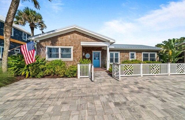 Oceanfront Cottage in PVB!