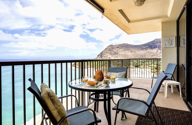 Oceanfront Corner unit Condo , Hawaiian Princess